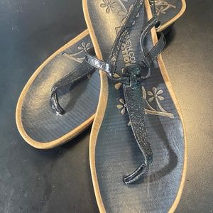 Kenneth Cole Reaction black sandals